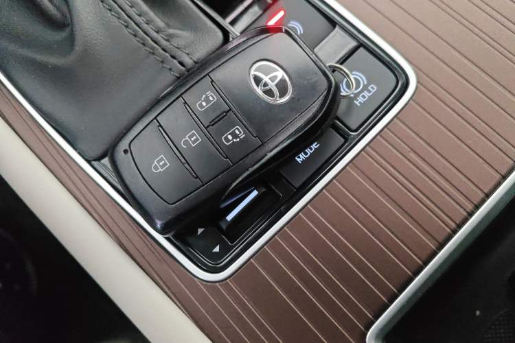 Used Toyota Granvia 2024 2.5L Hybrid Comfort Edition