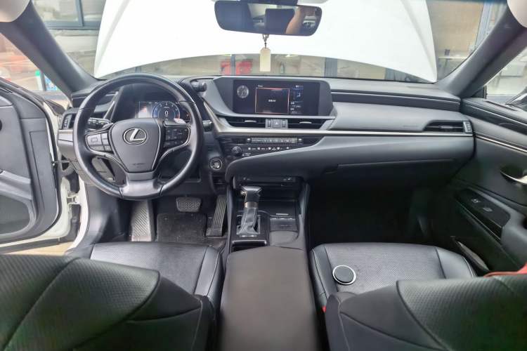 Used Lexus ES 2020 200 Excellence Edition Center Console
