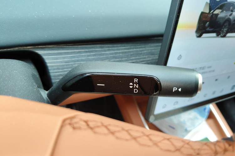 Used ONVO L60 2024 60 kWh Rear-Drive Version Gear Lever