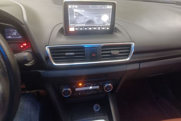 Used Mazda 3 Axela 2016 Sedan 1.5L Manual Luxury Model