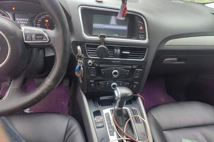 Used Audi Q5 2013 40 TFSI Ambition Audio And AC Panel