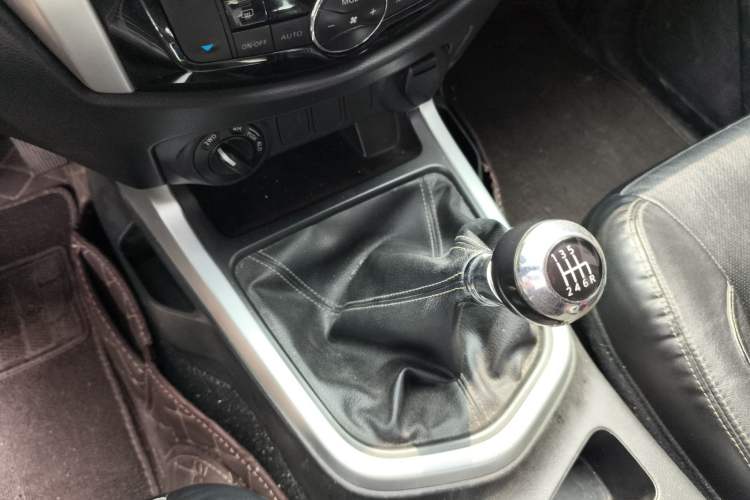 Used Nissan Navara 2017 2.5L Manual 4x4 Flagship Edition QR25