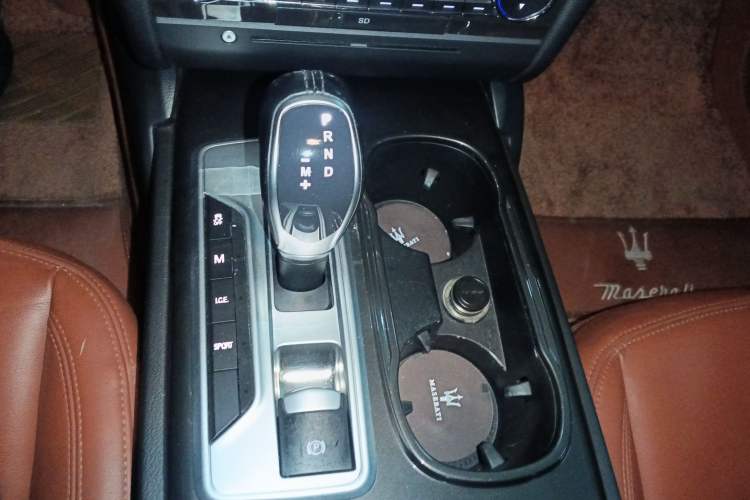 Used Maserati Ghibli 2014 3.0T Standard Edition Gear Lever