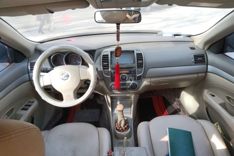 Used Nissan Sylphy 2012 Classic 1.6XE Manual Comfort Edition Center Console