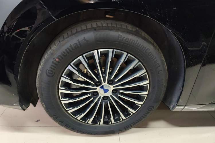 Used Denza D9 2022 DM-i 1040 Prestige Model