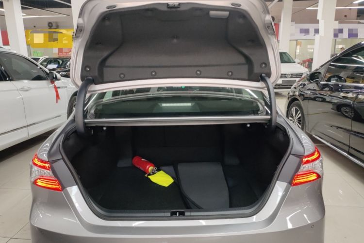 Used Toyota Camry 2021 2.0G Luxury Edition
