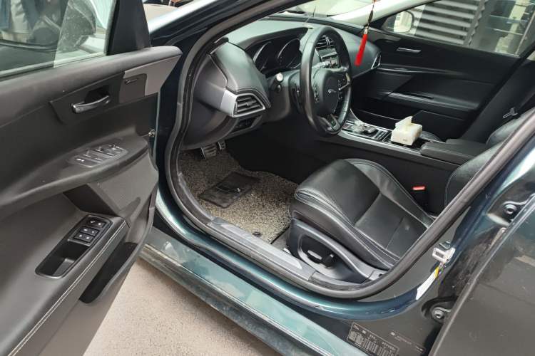 Used Jaguar XE 2015 2.0T 240 PS R-Sport