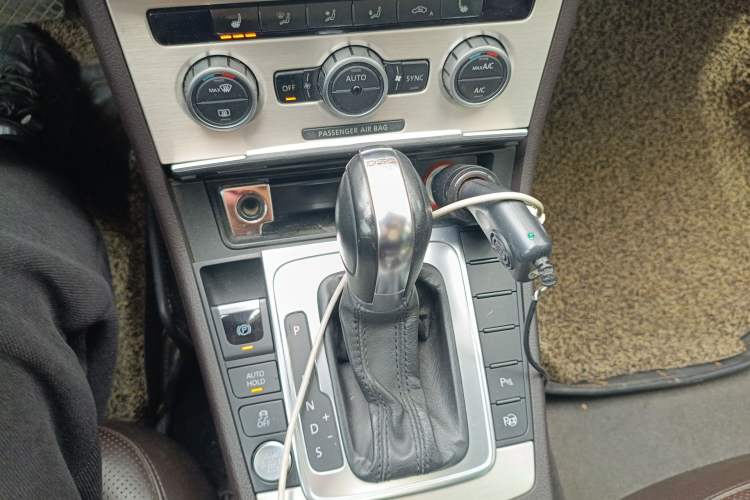 Used Volkswagen Magotan 2012 Travel Edition 2.0 TSI Luxury Version
