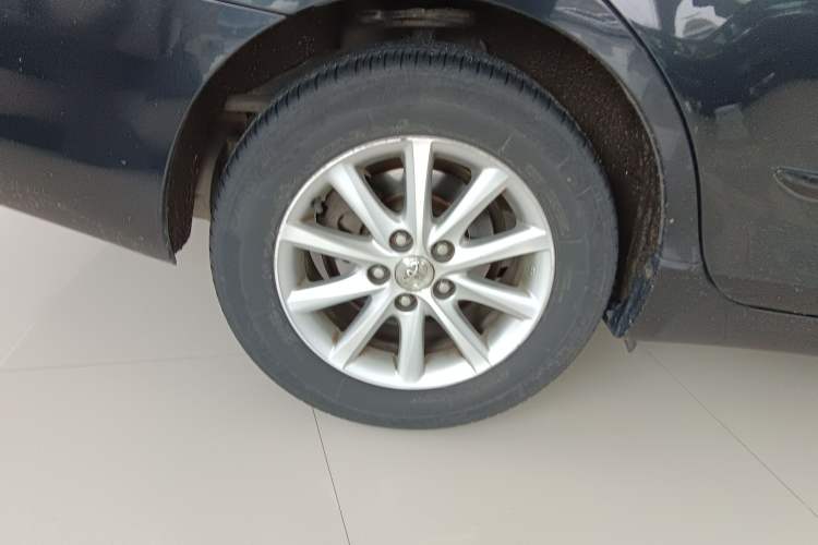 Used Toyota Camry 2013 200G Classic Luxury Edition Right Rear Wheel Hub