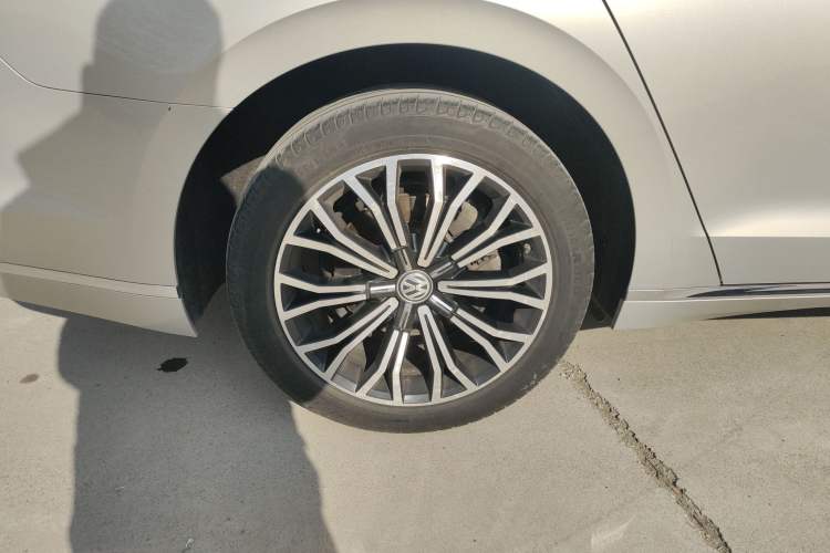 Used Volkswagen Phideon 2019 380TSI Two-Wheel Drive Business Edition China VI Standard