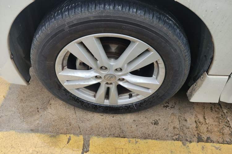 Used Nissan Quest 2015 3.5L SL
