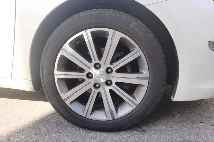 Used Peugeot 408 2015 1.2T Automatic Glory Edition
