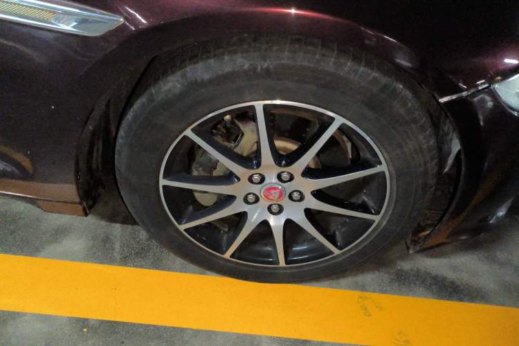 Used Jaguar XJ 2014 XJL 3.0 SC Two-Wheel-Drive Panoramic Business Edition Right Front Wheel Hub