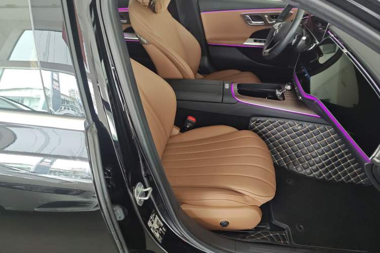 Used Mercedes-Benz E-Class New Energy 2024 E 350 e L Plug-in Hybrid Sedan Right Front Seat