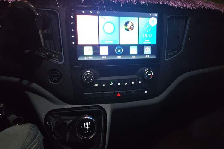 Used Foton Toano 2023 Joy Elephant Multi-Function 2.0T Manual Long-Wheelbase Mid-Roof Model with Single Rear Tire Available in 5/6/7/9-Seater Configurations
