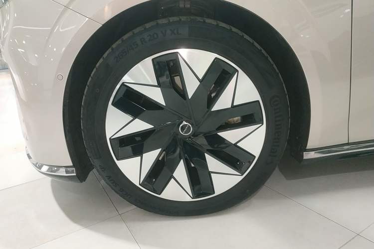 Used Volvo EM90 2025 Ultra Six-Seater Exterior 4