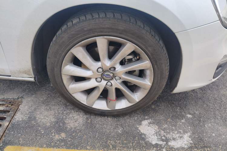 Used Volvo S60 2017 S60L T4 Smart Range Edition Right Front Wheel Hub