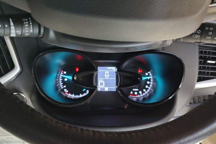 Used Dongfeng Aeolus AX7 2016 2.0L Automatic Zhiyi Trim
