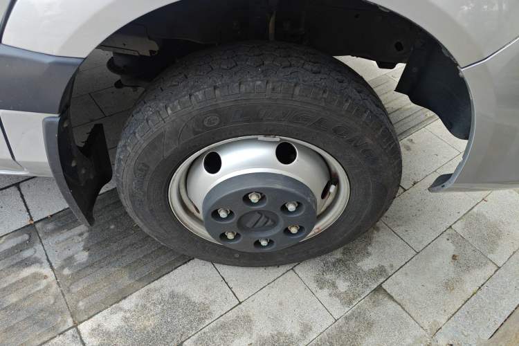 Used Foton Toano 2022 2.5T Manual Jixiang Multi-Function Short-Chassis Mid-Height with Dual Rear Tires 5/6/9-Seater D25TCIF1