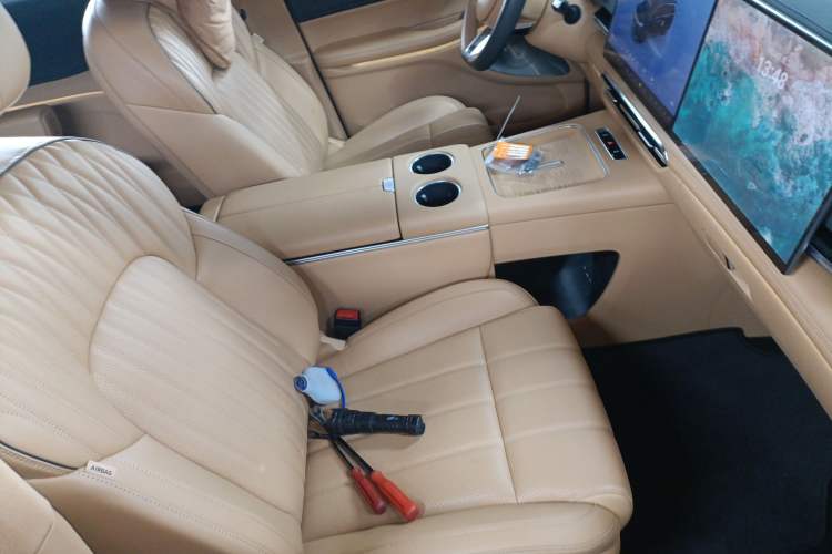 Used VOYAH Dream 2025 EV Four-Wheel Drive Flagship Kunpeng Edition Right Front Seat