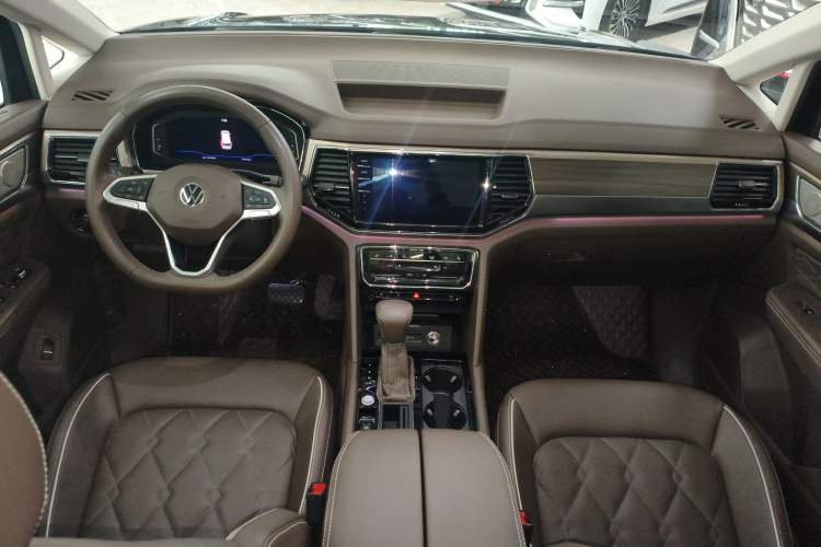 Used Volkswagen Viloran 2020 380TSI Prestige Edition Center Console