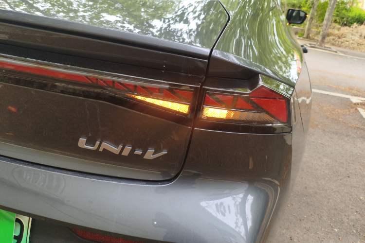 Used CHANGAN UNI-V iDD 2024 Blue Whale Smart Electric iDD 136km ZhiKu Model Right Rear Taillight