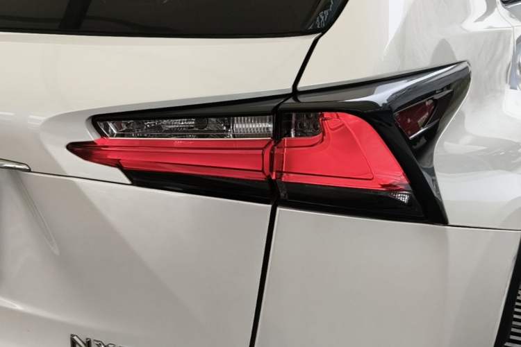 Used Lexus NX 2015 300h Front-Drive Fēngshàng Edition Right Rear Taillight