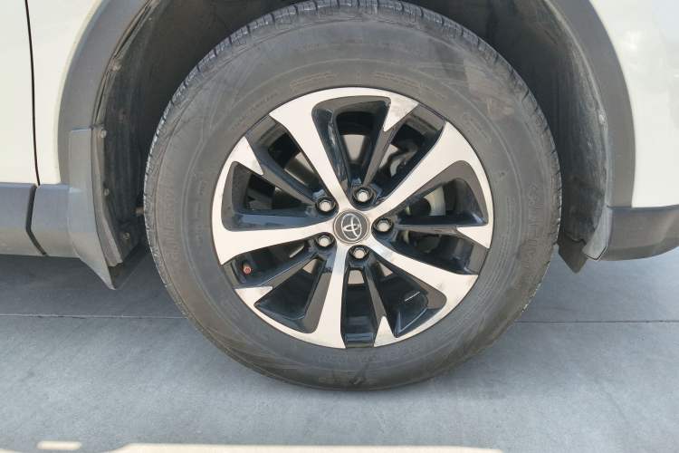 Used Toyota RAV4 2019 2.0L CVT Two-Wheel Drive Pioneer Edition China VI Standard