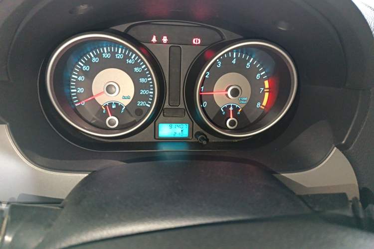 Used Buick Excelle 2013 1.5L Manual Classic Model Odometer Close Up