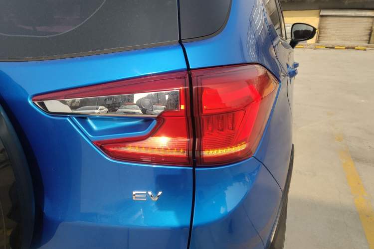 Used BYD Yuan New Energy 2019 EV535 Smart Connect Trendsetting Model Exterior 3