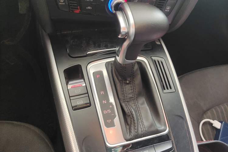 Used Audi A4L 2013 35 TFSI Automatic Standard Model Gear Lever