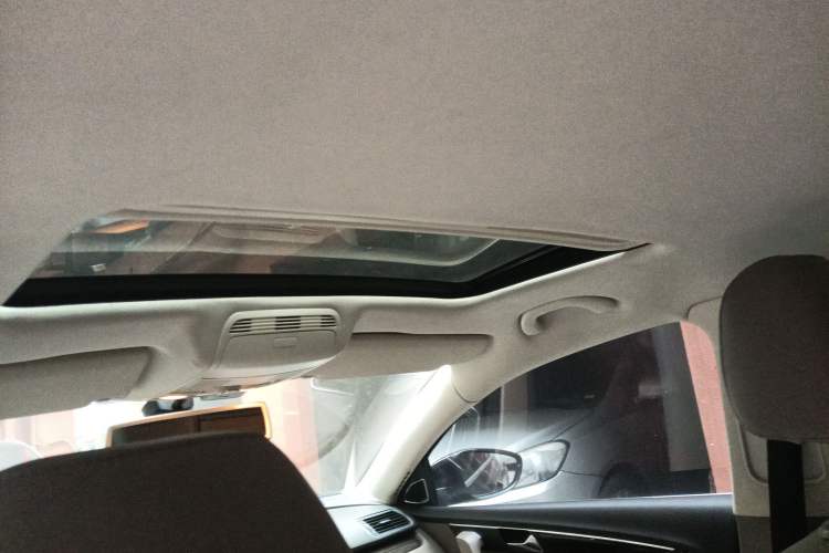 Used Volkswagen Magotan 2012 Revised Version 2.0 TSI Supreme Edition Headliner