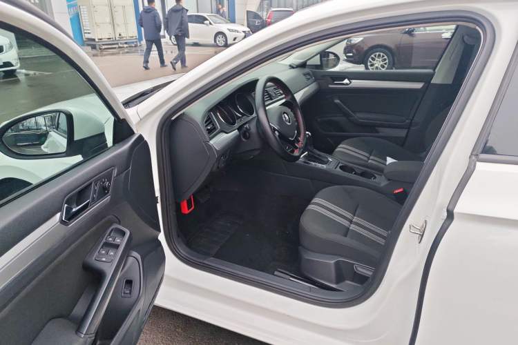 Used Volkswagen Lamando 2015 230TSI DSG Fashion Edition
