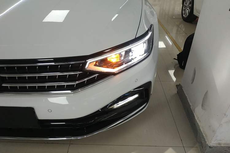 Used Volkswagen Magotan 2023 2 Million Units Limited Edition 330TSI DSG Leading Version