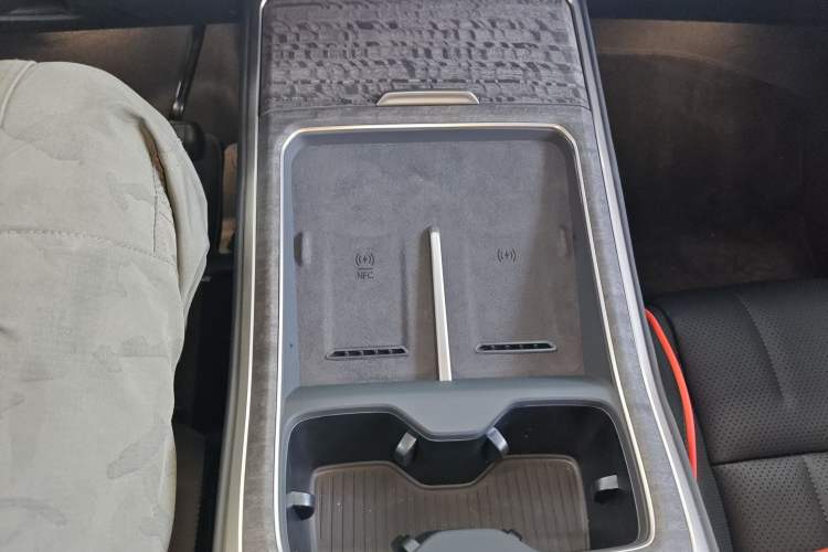 Used ONVO Luxeed L90 2025 Model—Ultra Six-Seater Version