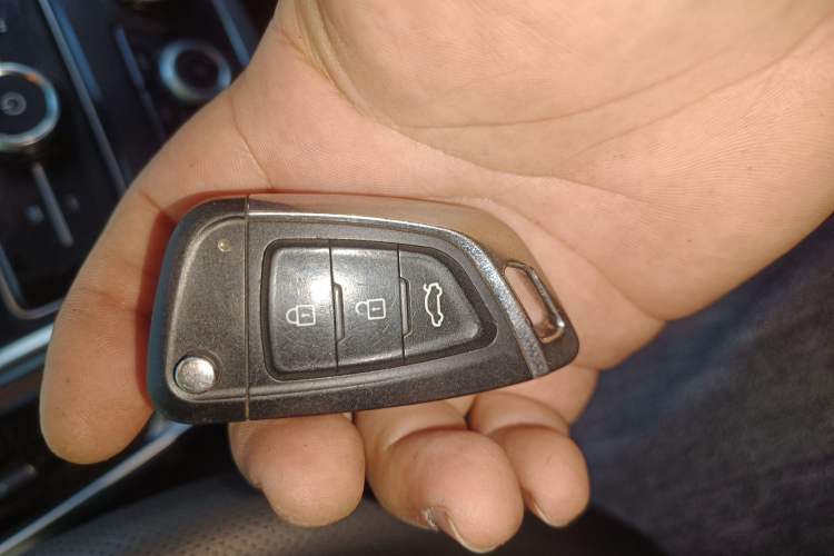 Used JMC Yuhu 3 2018 2.5T Diesel Two-Wheel Drive Advanced Version with Long Wheelbase
