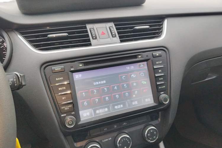 Used Skoda Octavia 2017 1.6L Automatic Chuanxing Edition Audio And AC Panel