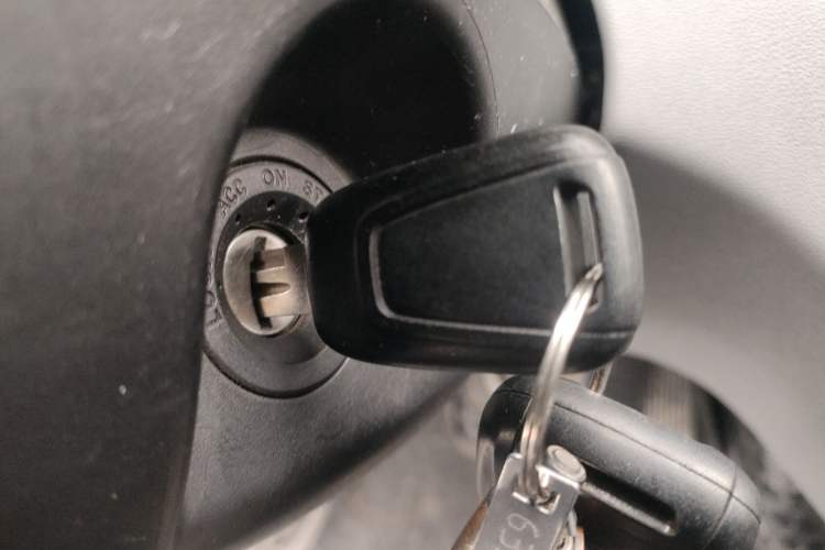 Used SAIC MAXUS Xintu V80 2021 2.0T AMT Classic Aoyuntong Short Wheelbase Mid-Roof 5/6-Seater