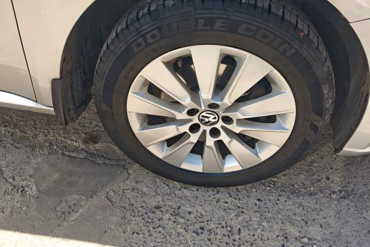 Used Volkswagen Lavida 2013 Revised Version 1.4 TSI DSG Comfort Edition Right Front Wheel Hub