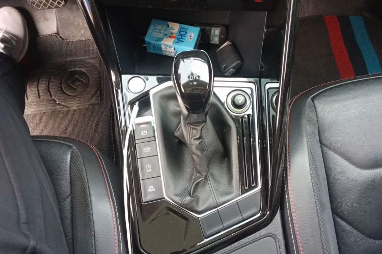 Used Volkswagen Tayron 2019 330TSI Two-Wheel-Drive Luxury Version China V Emission Standard Gear Lever