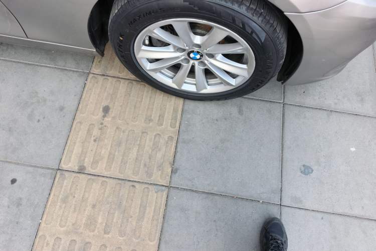 Used BMW 5 Series 2014 520Li Elegant Model
