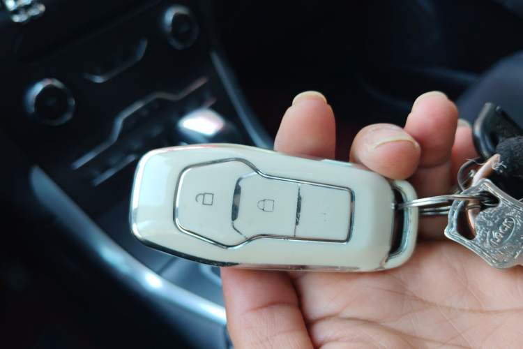 Used Ford Edge 2015 2.0T GTDi Two-Wheel-Drive High-Line Version
