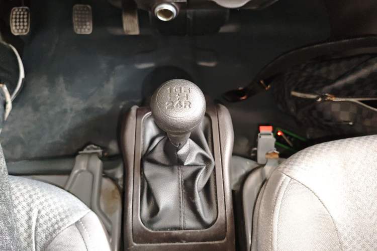 Used Wuling Rongguang Small Truck 2020 1.5L Base Version China VI Standard Double-Cab L3C Gear Lever