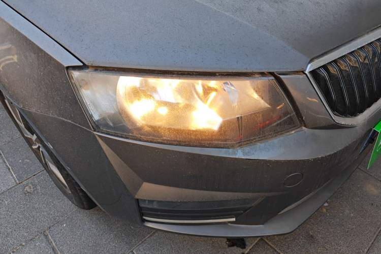 Used Skoda Octavia 2017 1.6L Automatic Front-Wheel Drive Model
