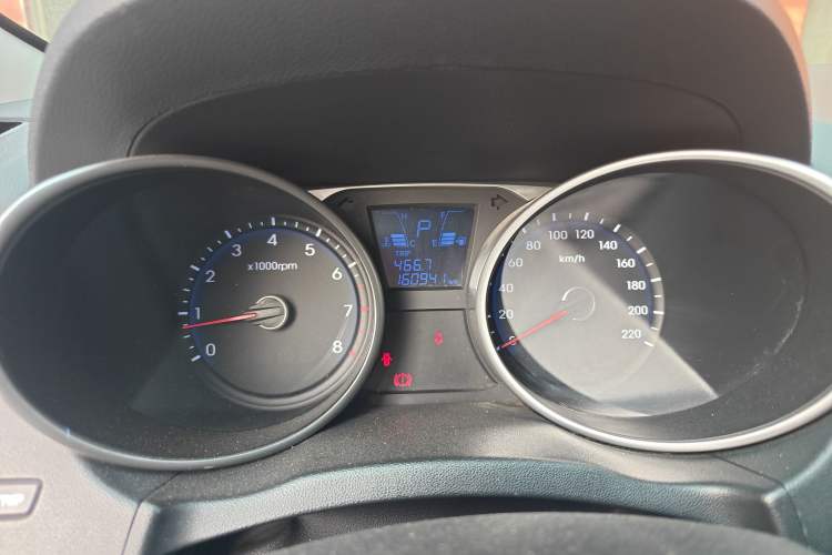 Used Hyundai ix35 2013 2.0L Automatic Two-Wheel Drive Smart GLS China IV Standard
