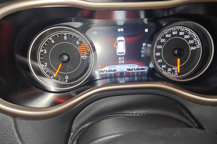 Used Jeep Cherokee 2016 2.4L Leading Smart Version
