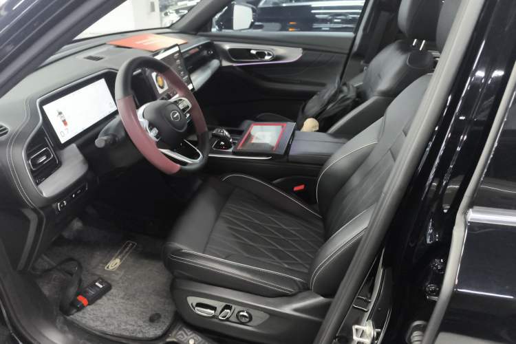 Used GAC Trumpchi GS8 2025 Linghang Series 2.0 TGDI Two-Wheel-Drive Luxury Edition 5 Seats