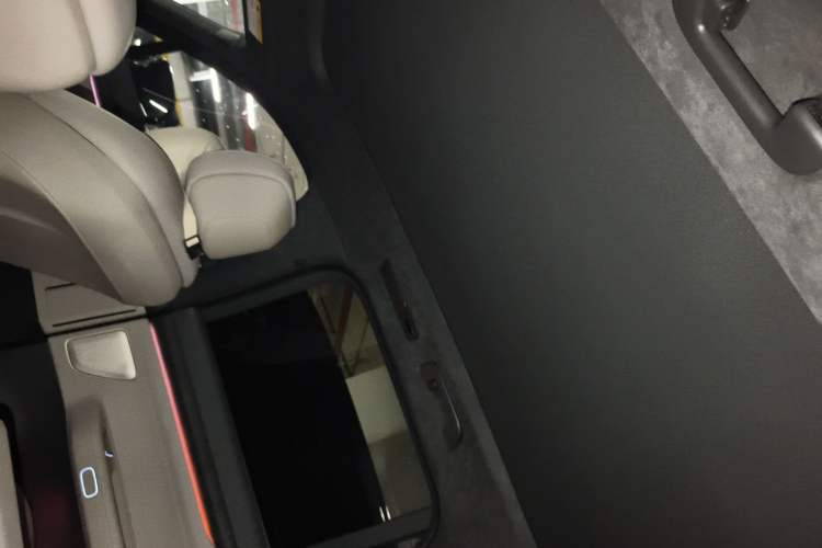 Used Nio ES8 2023 75 kWh Headliner