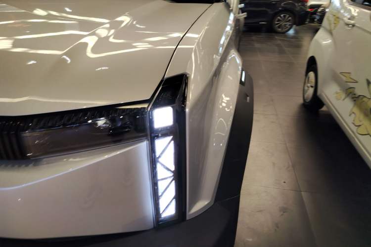 Used iCAR 03 2024 401km Range Two-Wheel Drive Standard Yuechao Version
