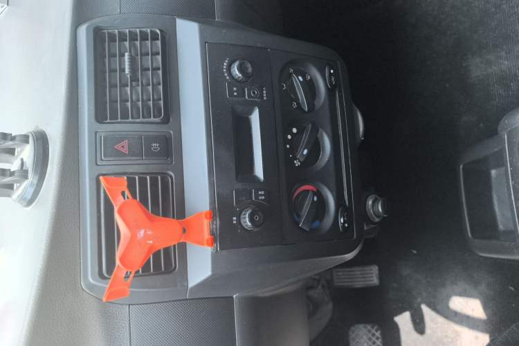 Used Wuling Rongguang EV 2022 Basic Model Enclosed-Window Vehicle with 2 Seats Equipped with Penghui Battery Audio And AC Panel